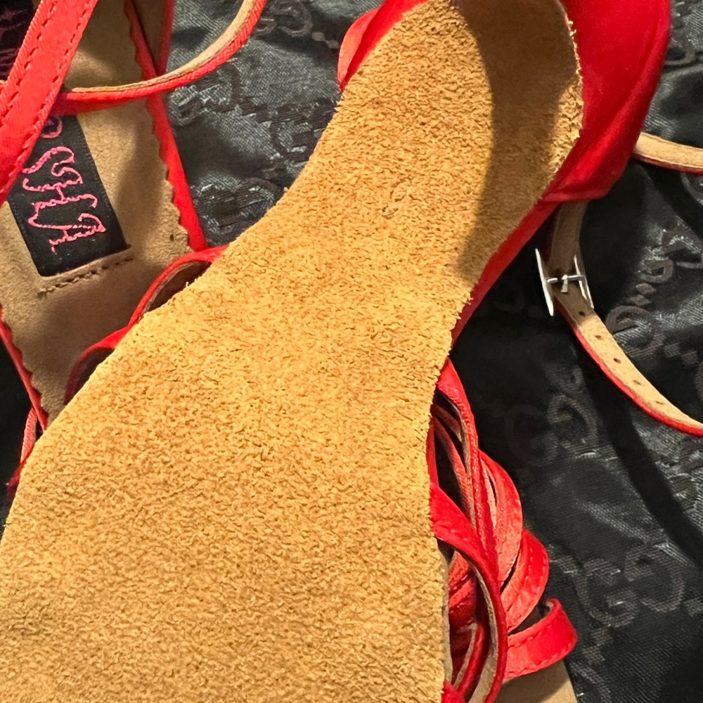 Red Ballroom/Salsa Dancing Shoes 👠
Brand New heels 7,5 Cm 3 Inches - Picture 5 of 9